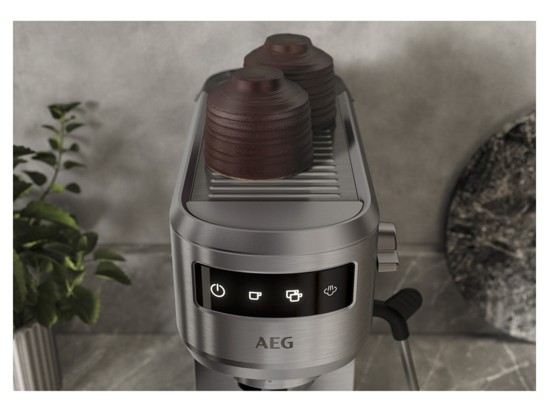 Gehe zu Vollbildansicht: AEG Gourmet 6 Espresso Siebträgermaschine »EC6-1-6ST«, 1350 W - Bild 4