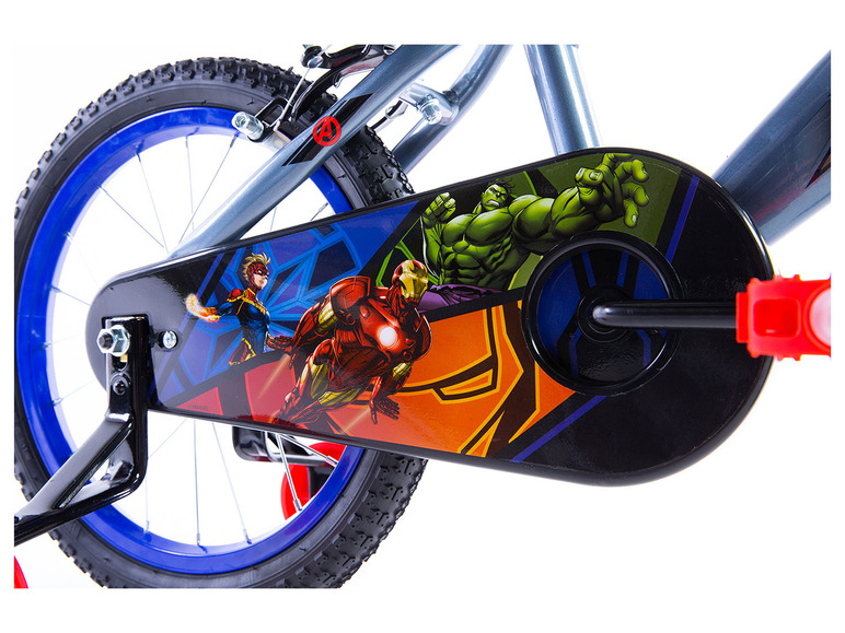 Ein graues Kinderfahrrad mit blauen Reifen und einem Marvel Avengers-Design.