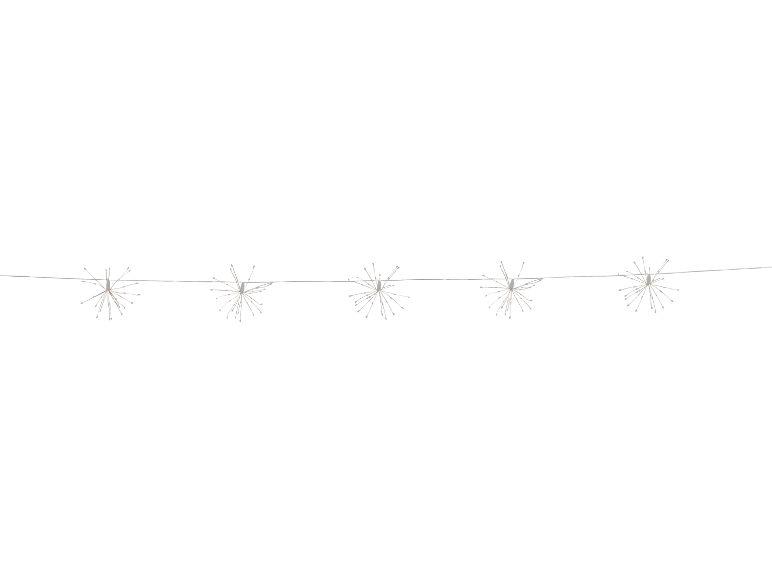 Lichterkette mit fünf dekorativen Sternen auf weißem Hintergrund.