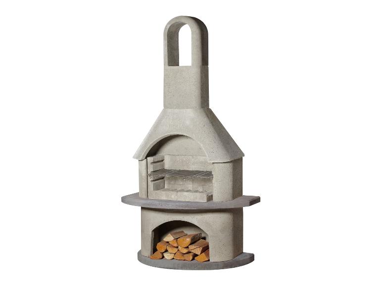 Betongrill mit Schornstein und Holzablage