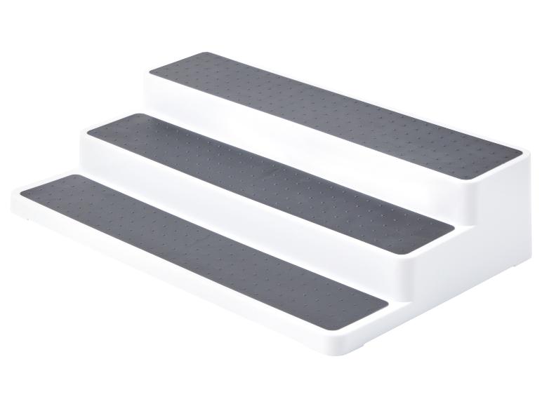 Dreistufiger Küchenorganizer.