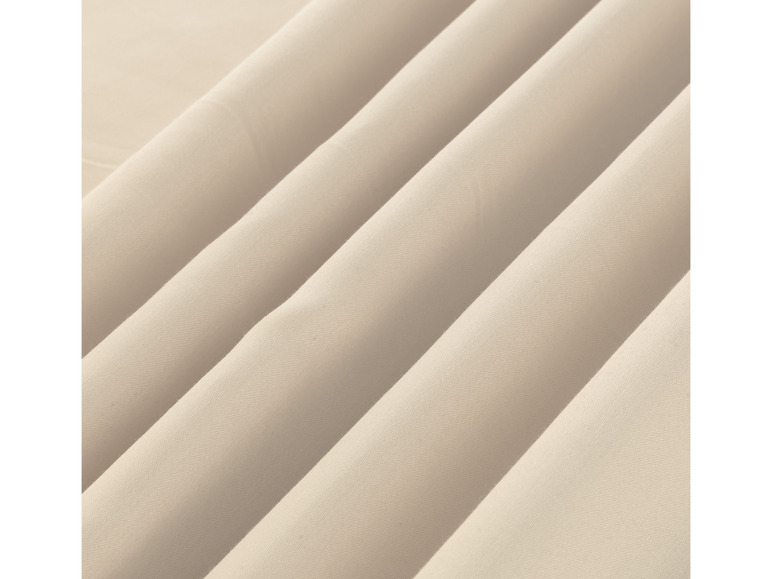 Nahaufnahme eines hellbeigen Stoffes.