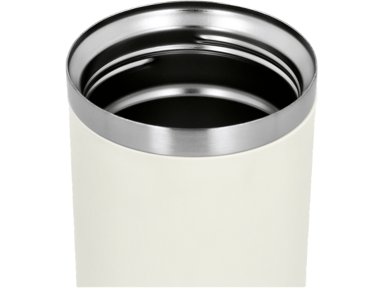 Cremefarbener Thermobecher mit Metallinnenleben, von oben gesehen