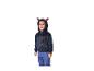 Junge in dunkelblauem Kapuzenpullover mit Paw Patrol-Motiv und blauer Hose.