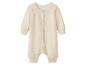 Cremefarbener einteiliger Baby-Strampler mit Knöpfen vorne