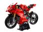 Ein rotes LEGO Technic Ducati Panigale V4 R Motorradmodell mit einer Anzeigetafel.