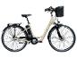 Cremefarbenes Zündapp E-Bike mit Frontkorb und Gepäckträger.