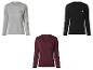 Drei Zopfstrickpullover: grau, schwarz und bordeaux.