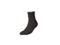 Schwarze kurze Socke mit gerippter Textur.
