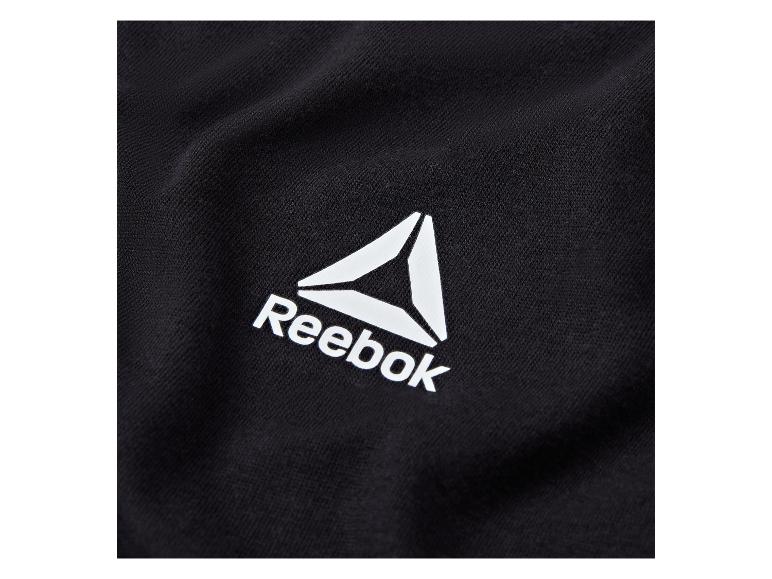 Nahaufnahme eines schwarzen Stoffes mit weißem Reebok-Logo.