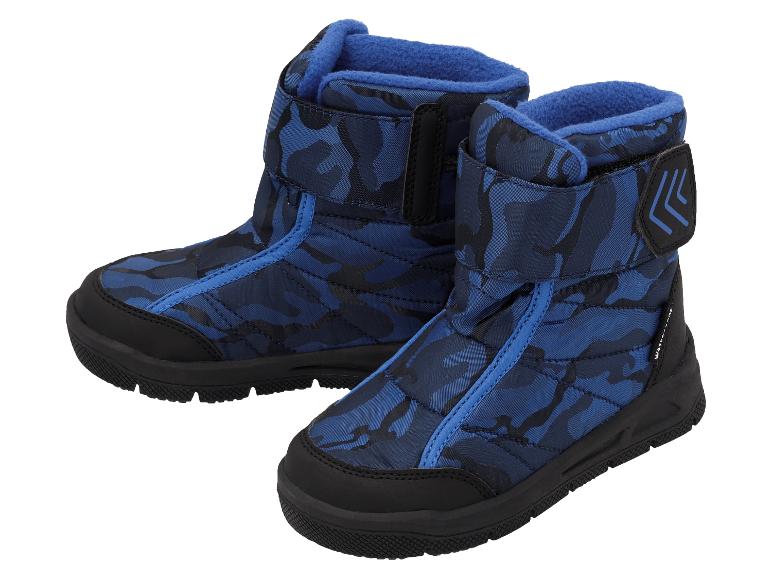 Kinder-Winterstiefel mit blauem Camouflage-Muster und Klettverschluss.