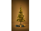 Ein vorbeleuchteter künstlicher Weihnachtsbaum mit Geschenken in Gold- und Türkispapier an seiner Basis.