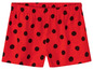 Rote Shorts mit schwarzen Punkten.