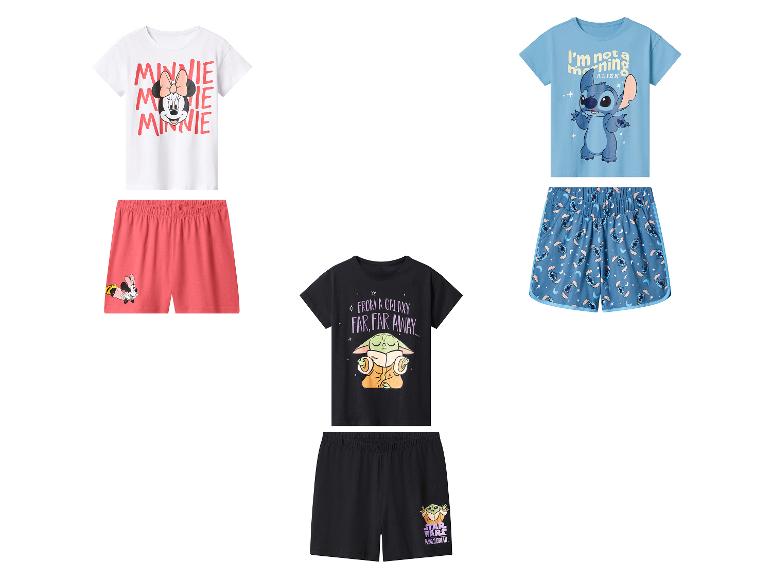 Kinderpyjamas mit Minnie Maus, Stitch und Grogu T-Shirts und passenden Shorts.