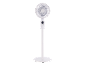 Weißer Standventilator mit Digitaldisplay und Bedienfeld