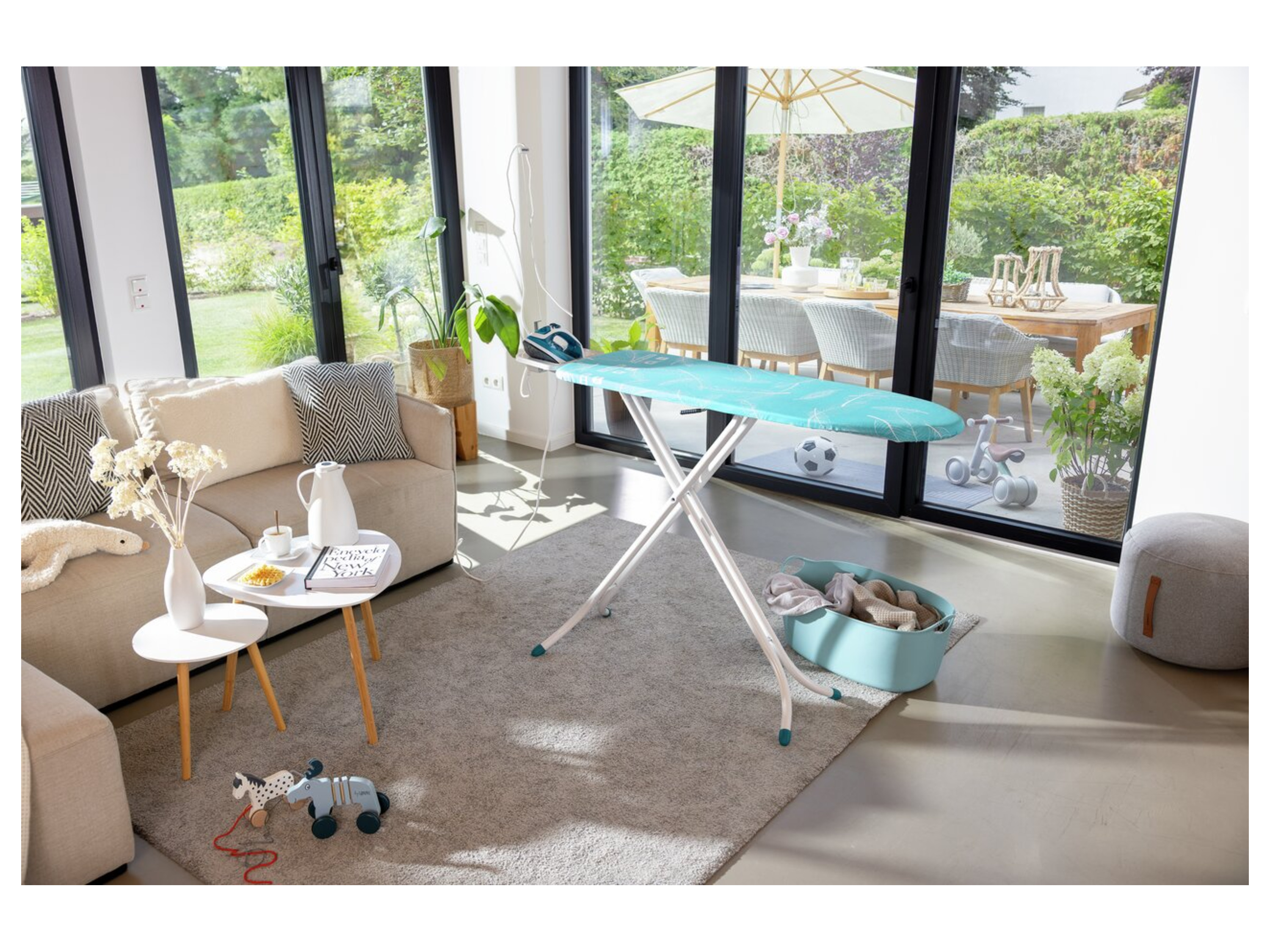 Leifheit Bügelbrett Bügeltisch Air Board M Compact Plus, Bügelfläche 38.0x120.0 cm, Zwei-Seiten-Bügeleffekt, Bügelfläche 120 x 38cm, höhenverstellbar – Bild 2 von 4