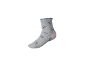 Graue Socke mit blau-rosa Muster und blauem Rand.