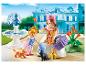Playmobil-Set mit Prinzessin, Kind, Katzen und Brunnen vor einem Palast.