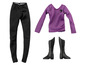 Schwarze Reithose, lila Langarmshirt mit Pferd und schwarze Stiefel.