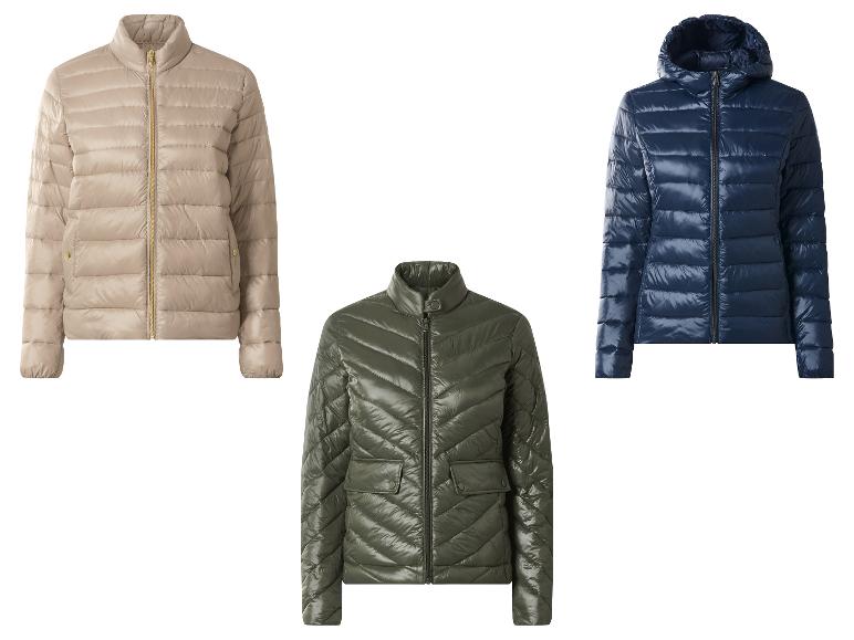 Drei Steppjacken in Beige, Olivgrün und Marineblau, zwei mit Stehkragen, eine mit Kapuze.