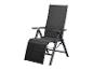 Ein schwarzer Liegestuhl mit verstellbarer Rückenlehne und Fußstütze.