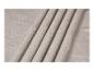 Cremefarbener Stoff mit diagonalen Rippen und Falten.