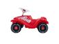 Rotes Spielzeugauto mit schwarzen Rädern und weißer Aufschrift „BIG BOBBY CAR“.