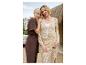 Beige Strickkleid und -Set: Sommermode.