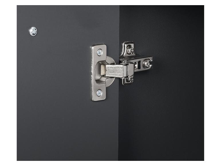 Nahaufnahme einer dunkelgrauen Schranktür mit silbernem Scharnier.