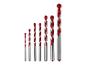 Set aus sieben Mauerbohrern mit roten Spiralen und silbernen Körpern, nach Größe geordnet.