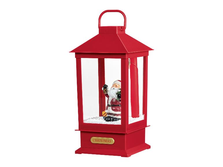 Rote Weihnachtslaterne mit Weihnachtsmann und Schnee
