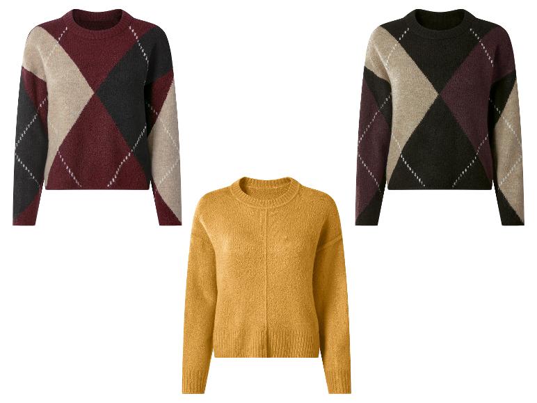 Zwei Argyle-Pullover und ein gelber unifarbener Pullover.