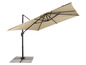 Ein beigefarbener Sonnenschirm mit drehbarem Gestell und quadratischem Sockel.