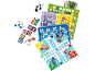 Kinderspielesammlung mit Karten, Würfeln, Spielsteinen und Spielbrettern.