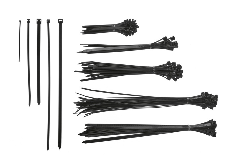Schwarze Kabelbinder in verschiedenen Größen und eine Packung Kabelbinder der Marke Parkside.