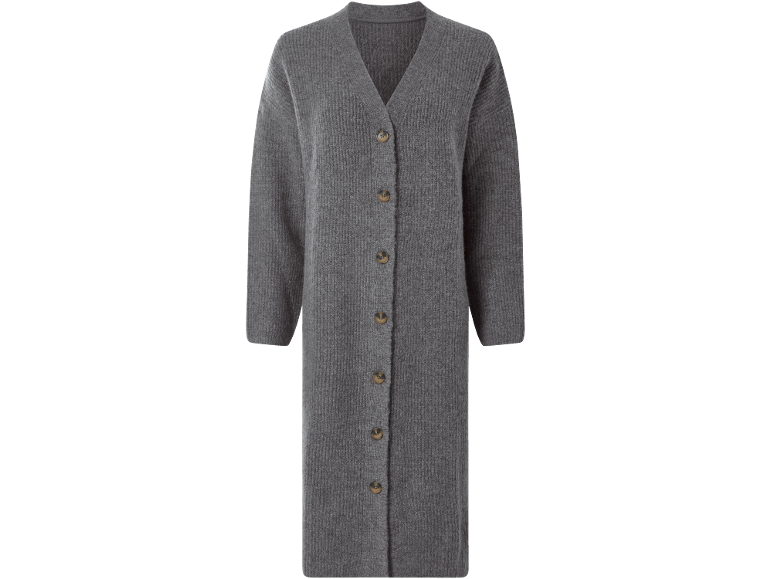 Langer grauer Rippstrick-Cardigan mit braunen Knöpfen.