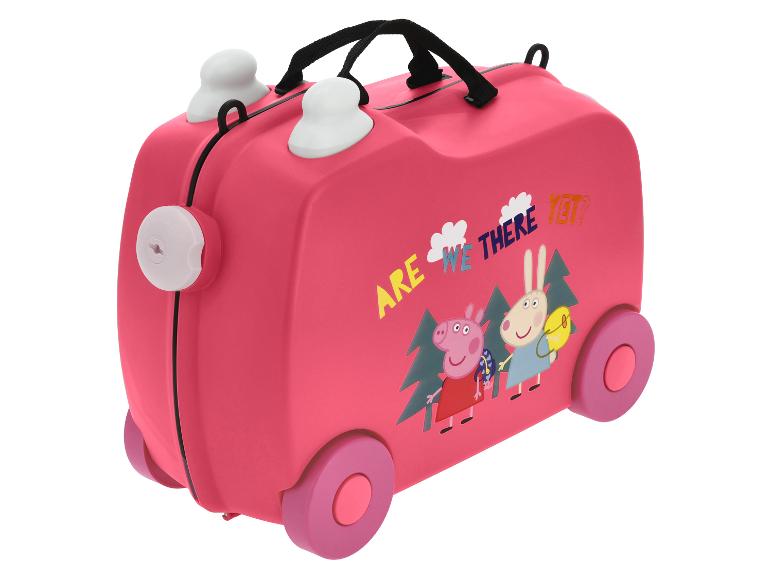 Rosa Kinderkoffer mit Zeichentrickfiguren und dem Text „ARE WE THERE YET?“