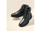 Schwarze Herrenstiefel mit Schnürsenkeln und dicker Sohle.