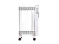Tragbarer weißer Ölradiator mit Rollen und seitlichen Bedienelementen.