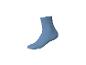 Blauer gerippter Socken auf weißem Hintergrund