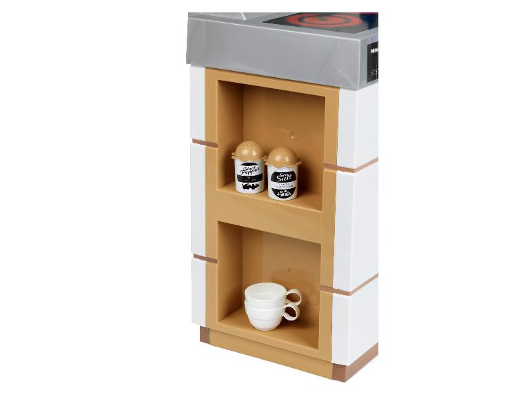 KLEIN Miele Spielzeug-Kücheninsel mit Salz- und Pfefferstreuern und Tassen im Regal.