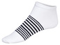 Weiße Socken mit schwarzen Streifen.