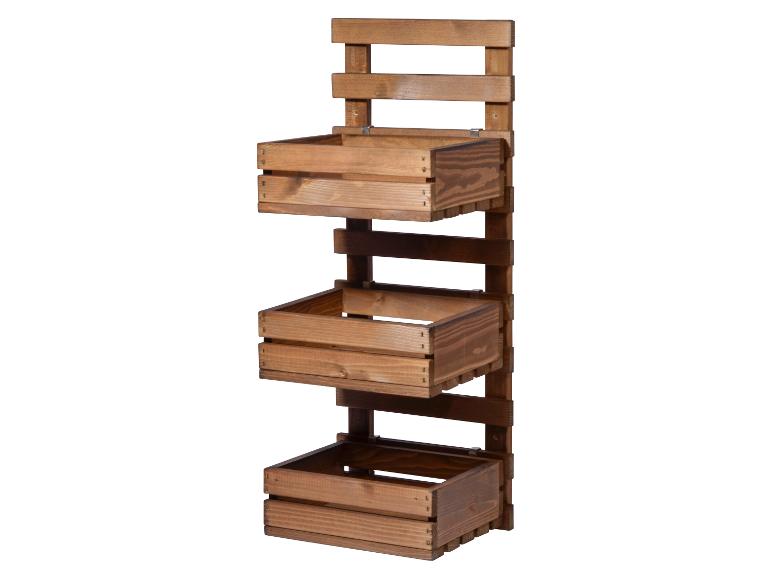Dreistöckiges Wandregal aus Holz mit Aufbewahrungskisten.