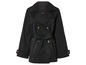 Ein schwarzer Trenchcoat mit Gürtel.