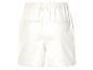 Weiße Shorts mit elastischem Bund.