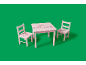 Rosa Kindertisch und zwei Stühle mit Waldtierillustrationen.