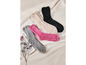 Weiche, flauschige Socken in Rosa, Grau und Beige.