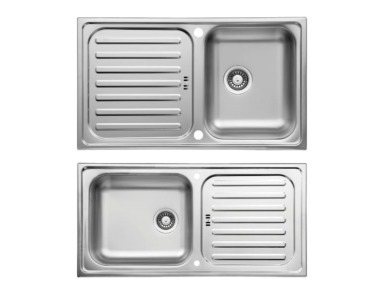 Zwei Küchenspülen aus Edelstahl mit einem Becken und Abtropffläche