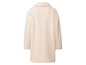 Beigefarbener Wollmantel mit langen Ärmeln.