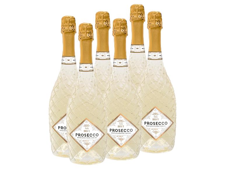Sechs Flaschen Sekt mit goldfarbenen Folienkapseln und rautenförmigem Glas.